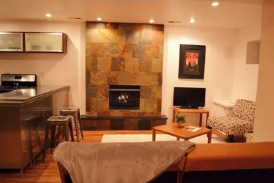 Image de Urban Farm Fun with Goats 10 Minutes To Downtown!