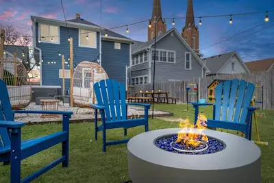 Image de Spacious Home by Downtown Indy & Stadiums - Hot Tub, Bbq, Fire Pit