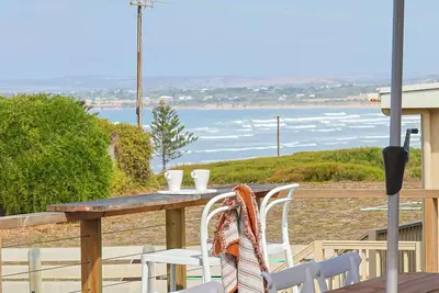 Image de Steps to Middleton surf beach. Outdoor Bath. Sea views.