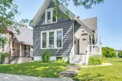 Image de 2 Mi to Dtwn Milwaukee: Family Home w/ Yard