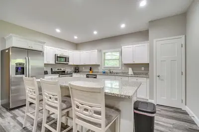 Image de 1 Mi to Dtwn Crossville: Spacious Home w/ Patio!