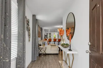 Image de Upscale 4br Retreat w/office, luxe finishes