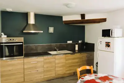 Image de Appartement atypique au cœur du village d'Ars sur Formans, place parking privé