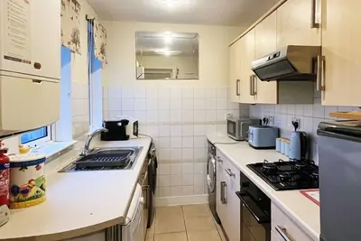Image de Modern 2 Bedroom Flat Near Train & Bus stations & near beach