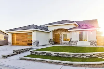 Image de New fully furnished  3-bedroom home with  all the essentials for a perfect stay