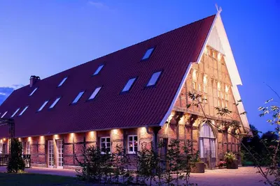 Image de New: HackmannsHof. Half-timbered courtyard in the countryside.