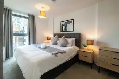 Image de 2-Bed Flat in Sports Hub – Walk to Mufc & Cricket