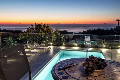 Image de Soothing suites in villa with swimming pool and sea view in Taormina, Sicily