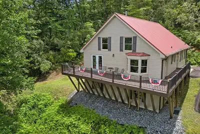 Image de Timber Ridge Retreat by Chatuge Home Concierge | Serene Mountain Escape · Stunning Year-Round Views · Gated Community