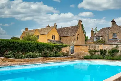 Image de Spacious House with heated pool and gym sleeping up to 10