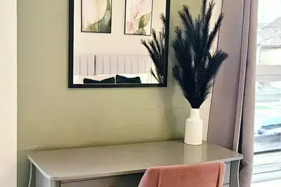 Image de Spacious 5br House Near Town | Kitchen, Dining & Lounge