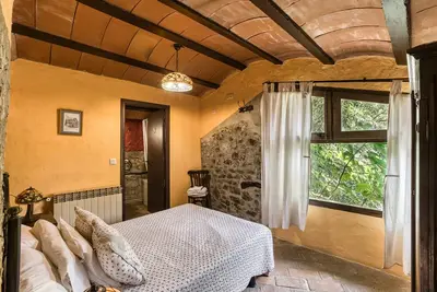 Image de Chambre 'Lledoner' avec vue montagne, piscine et terrasse partagées