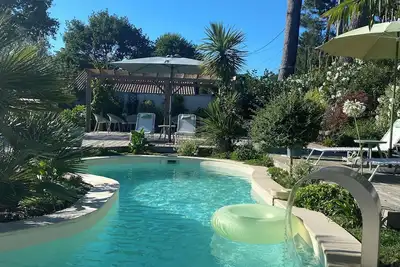 Image de A 5 min des parcs de Loisir et plage Gujan villa avec piscine - chiens bienvenus