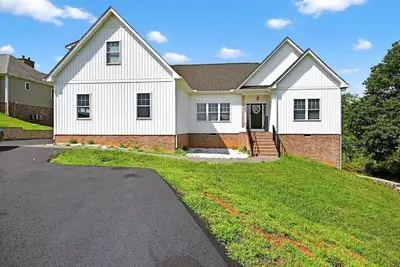 Image de Sunset Cove Waterfront, Sleeps 14, Open concept