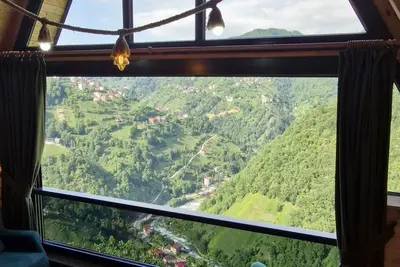 Image de Havalı Süit Bungalov 2\nMuhteşem manzaralı aile süiti. Ayder yaylasına 30 dakika.