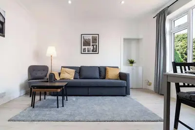 Image de 2 Bedroom House-Free Parking- by Holiday Homes