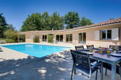 Image de Villa avec piscine aux portes de Bordeaux