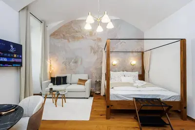 Image de Roman style apartment near city centre