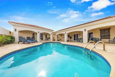 Image de Private 4br Villa + Pool & Bbq in Noord