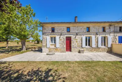 Image de Maison de campagne avec jardin, terrasse privée et climatisation