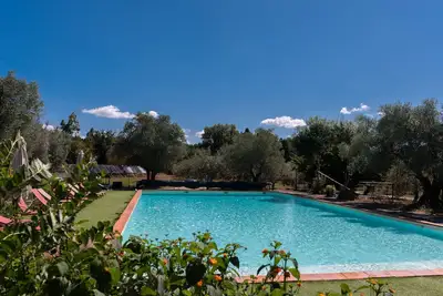 Image de Maison de vacances « Chalet Sardane » avec vue montagne, piscine et terrasse partagées