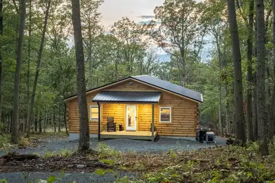 Image de Cozy Cub Den - Brand Cabin Retreat for Nature Lovers in Shenandoah