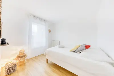 Image de T3 Terrasse parking- Paris 35 min - face gare St ouen l'aumône