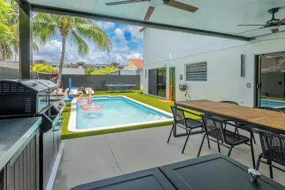 Heated Pool Oasis • 12 Guests •Midway Keys & Miami