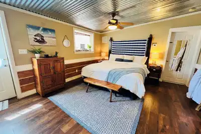 Image de The Beach Comber - Private Room w Access to Pool & Hot Tub.