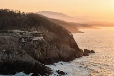 Image de Luxury home on the cliffs of Zihuatanejo. Catering, gym, sauna, barbecue.