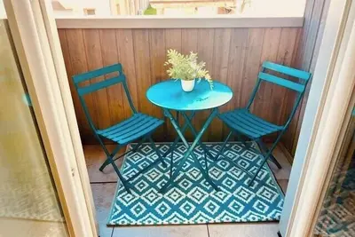 Image de Luxe plein centre et proche Lac!