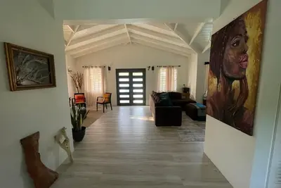 Image de Elegant 3-bedroom House with WiFi and Ac near beautiful Dickenson Bay