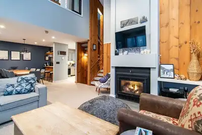 Image de Updated 4 Bed Mountain Townhouse