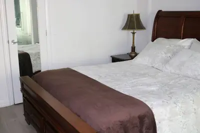 Image de Luxurious, Professional, Office in Yorkville, for comfortable stays