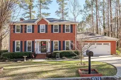 Image de Spacious 5-bedroom house in fabulous Evans with Ac, community pool, fitness area