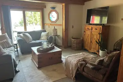 Image de Couples/Girls Getaway Retreat Cozy Lake View Cottage- Sip Wine, Watch Sunsets