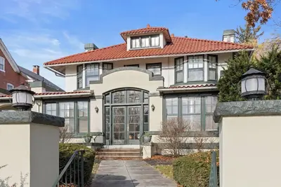 Image de Lancaster Heritage Estate: 10br Getaway w/ Fireplaces, Koi Pond & Ev Charger