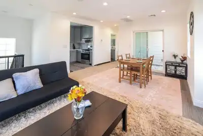 Image de Spacious Sunny 2b1b with balcony