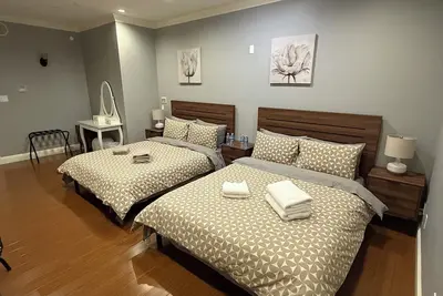 Image de Family Room3 w/ 2 Queen Beds, Shared Common Space, Private Washroom
