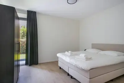 Image de Contemprary 2-bedroom condo with private garden near Utrecht