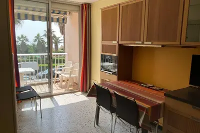 Image de F2 joli Front de mer Canet plage Chez Emilie