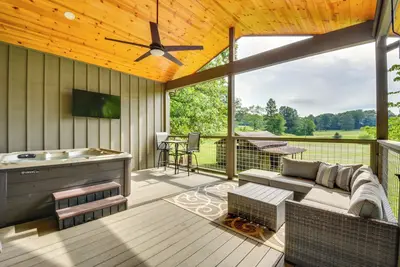 Image de 6 Mi to Helen: Romantic Georgia Cottage Hideaway!