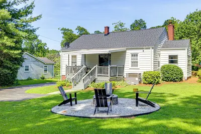Image de 1 Mi to Downtown Greer: Family Home w/ Gazebo!