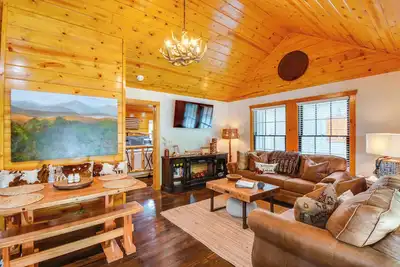 Image de 6 Mi to Helen: Mtn-View Retreat w/ Hot Tub!