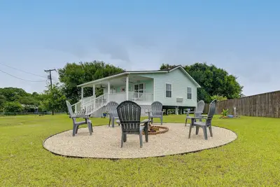 Image de Fish & Boat: Home w/ Spacious Yard in Seadrift