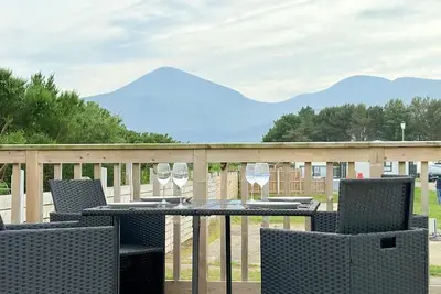 Image de Scenic mountain views from “Serenity”, a luxury 6-bed caravan in Newcastle, Ni