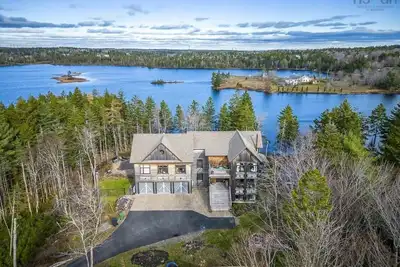 Image de Peaceful Retreat on Schmidt Lake