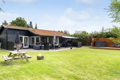 Image de Lovely home in Hals with WiFi