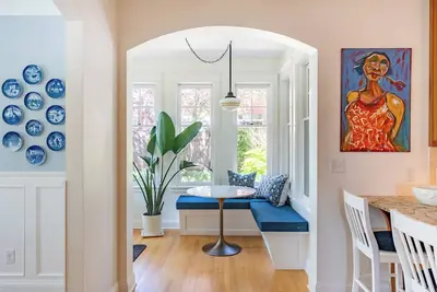 Image de Spacious Art Filled Craftsman with Garden Oasis - Near Beach & City