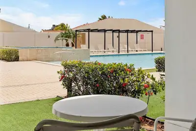 Image de Al117 -Resort Pool+Beach Tennis court- 2br condo-Close to Palm Beach